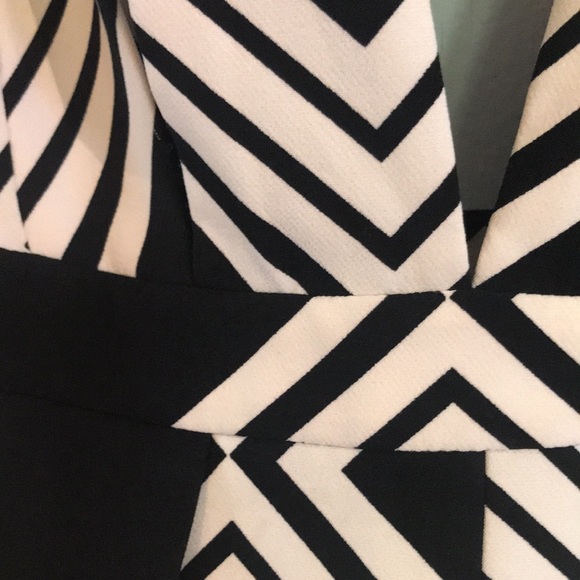 Short mini skirt look 60’s dream outfit! Graphic, classy and elegant and cool. - Picture 14 of 17